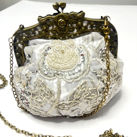Vintage Style Purse White Satin Embroidered Small Purse With Brass Frame & Chain - Picture 2 of 8